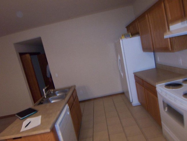 Building Photo - Lovely Duplex in gated community.