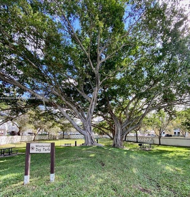 Building Photo - 300 Palmwood Pl