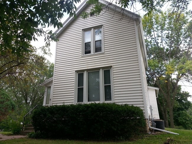 Building Photo - 622 W 18th St