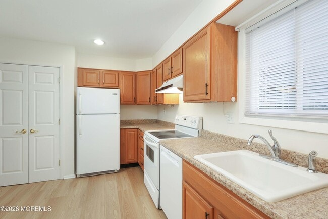 Building Photo - 38 Medford Ct