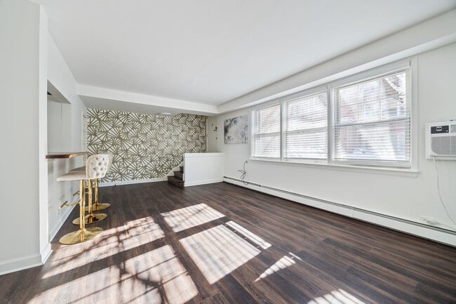 Building Photo - 7536 N Ridge Blvd