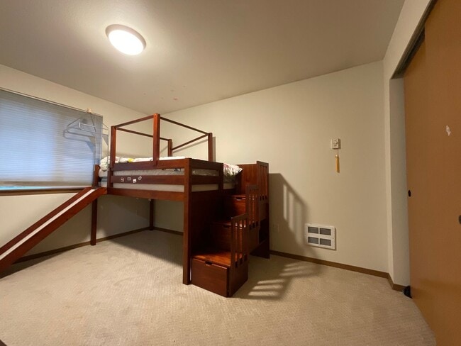 Building Photo - Beautiful 3 Bedroom, 2.5 Bath Home in Clearwood Community!