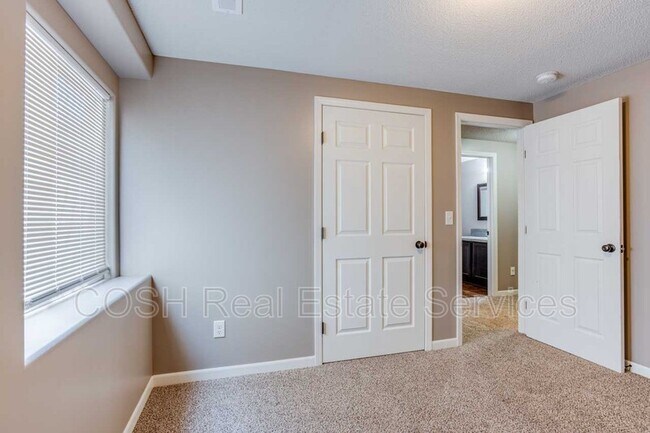 Building Photo - 1054 E Karla Ct