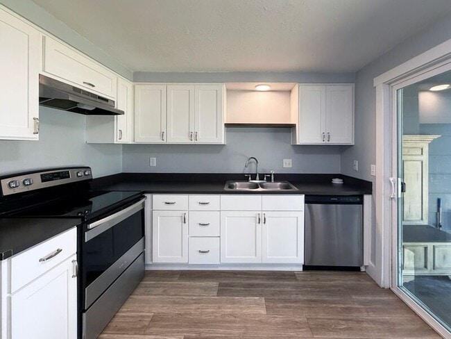 Building Photo - 525 Cinderella Loop