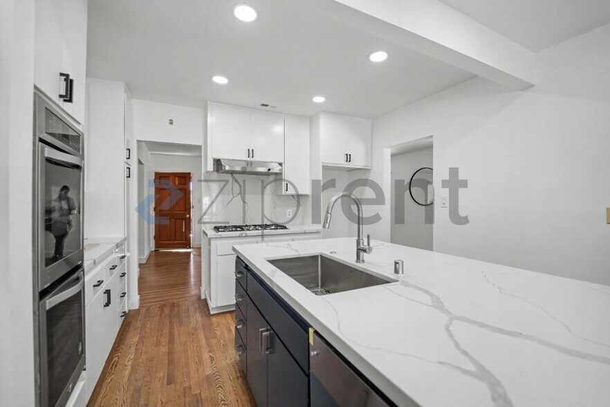Building Photo - Unit