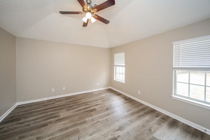 Building Photo - 5895 Waverly Dr
