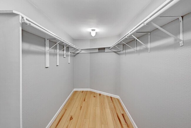 Building Photo - 1601 Faro Dr