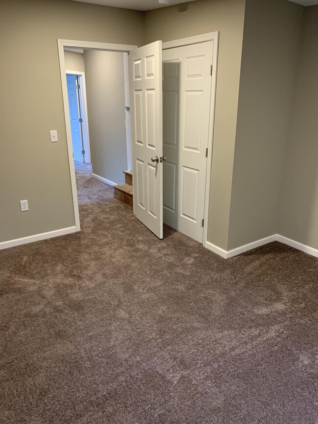 Building Photo - 614 Maple Ave