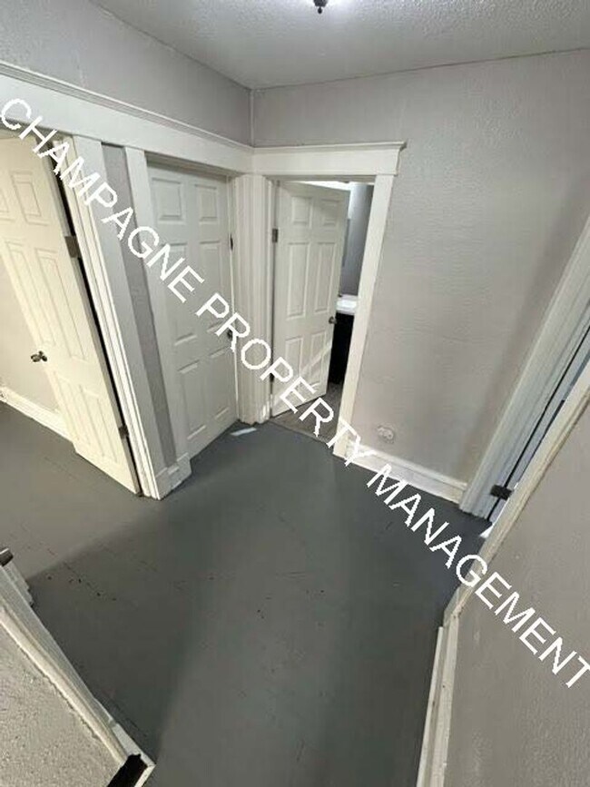 Building Photo - Updated Single Family Home in KC