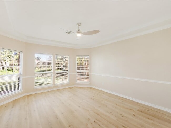 Building Photo - 1622 Stratford Dr