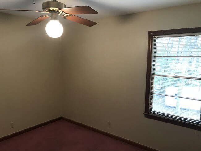 Building Photo - **UPCOMING**Nice 4 Bedroom / 1 Bathroom Ho...