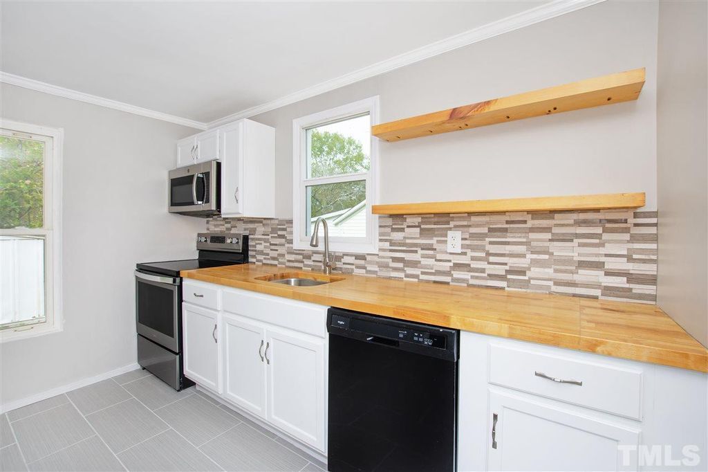 Building Photo - 520 Commonwealth St