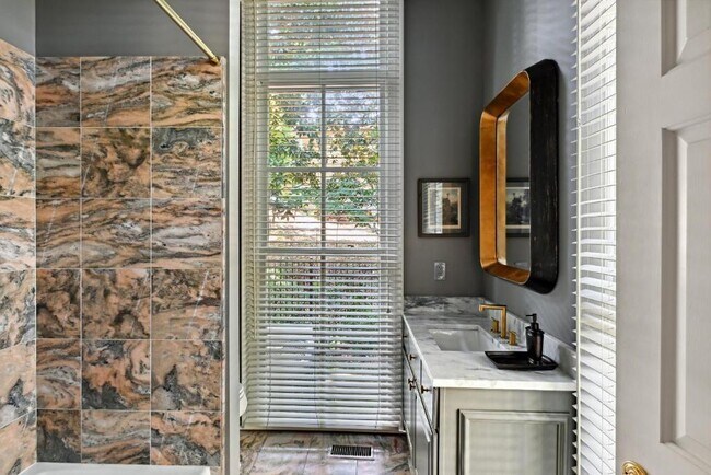 Building Photo - 3281 Habersham Rd NW