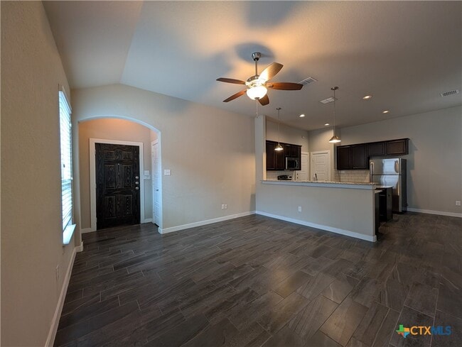 Building Photo - 506 Creekside Frst