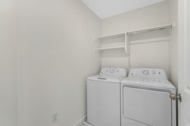 Building Photo - 12927 Trail