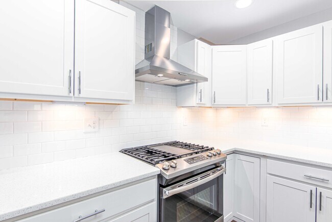 6 burner stove with griddle! - 3509 Chestnut Ave