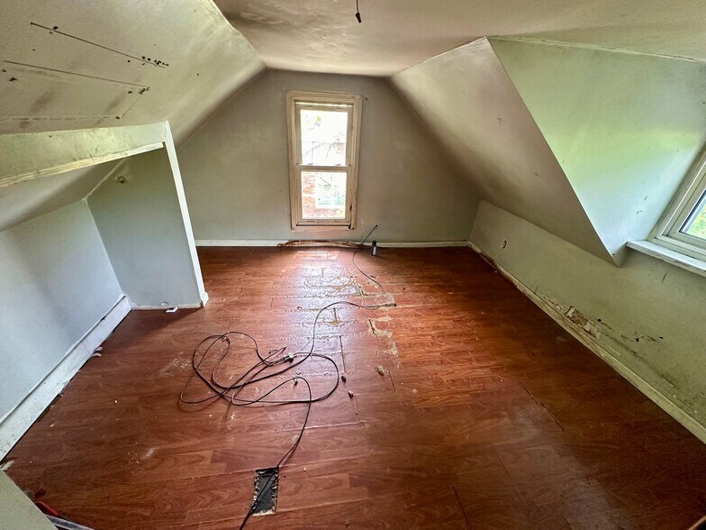 Building Photo - 8824 Huiskamp Ave