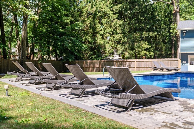 Building Photo - 9 E Stemmer Ln