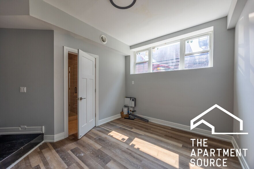 Building Photo - 3255 N Elston Ave
