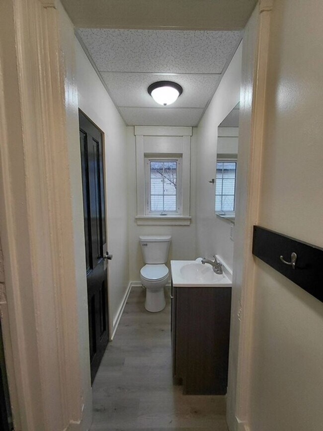 Building Photo - 303 Logan Ave