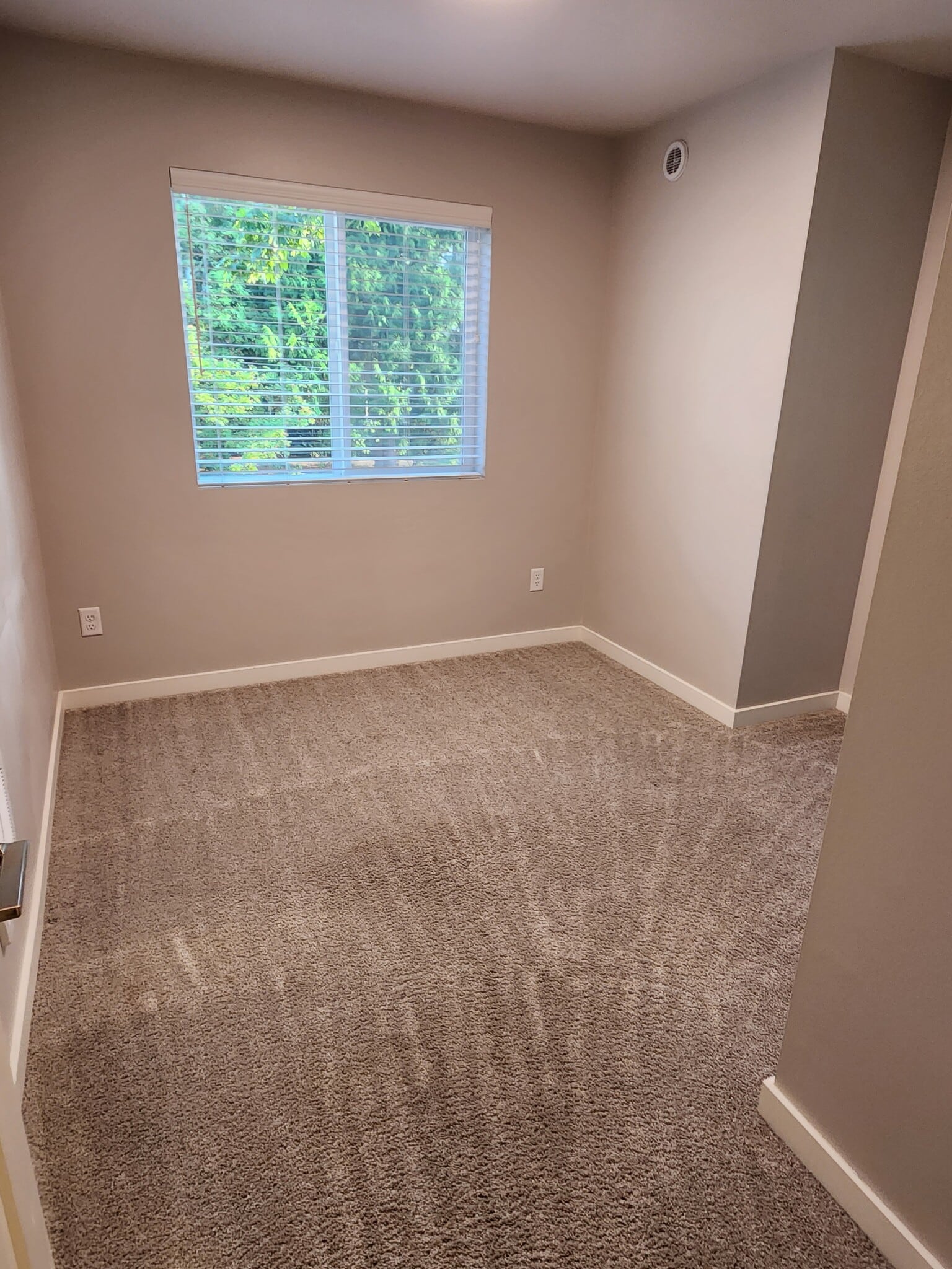 Building Photo - 3242 S 161st St