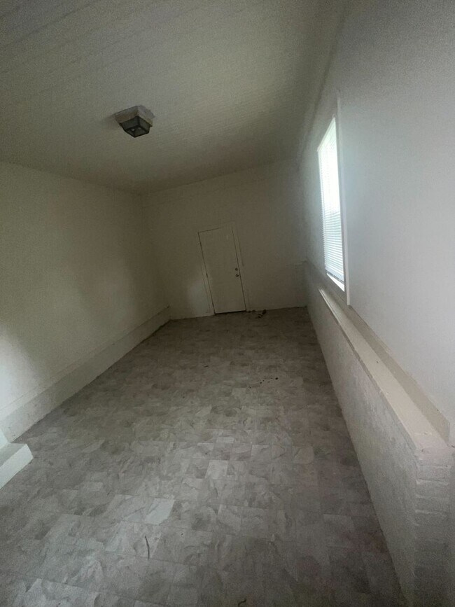 Building Photo - Nice 4 Bed 1.5 Bath in North Jackson