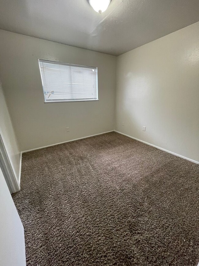 Building Photo - Large 4 Bed Home in West Shreveport