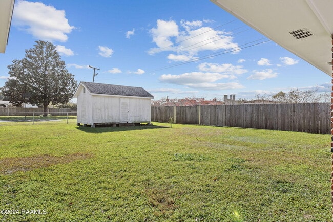 Building Photo - 300 Robert Lee Cir