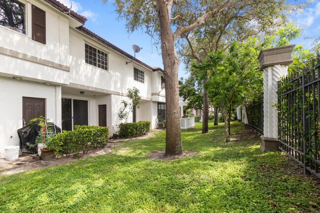 Building Photo - 4140 Napoli Lake Dr
