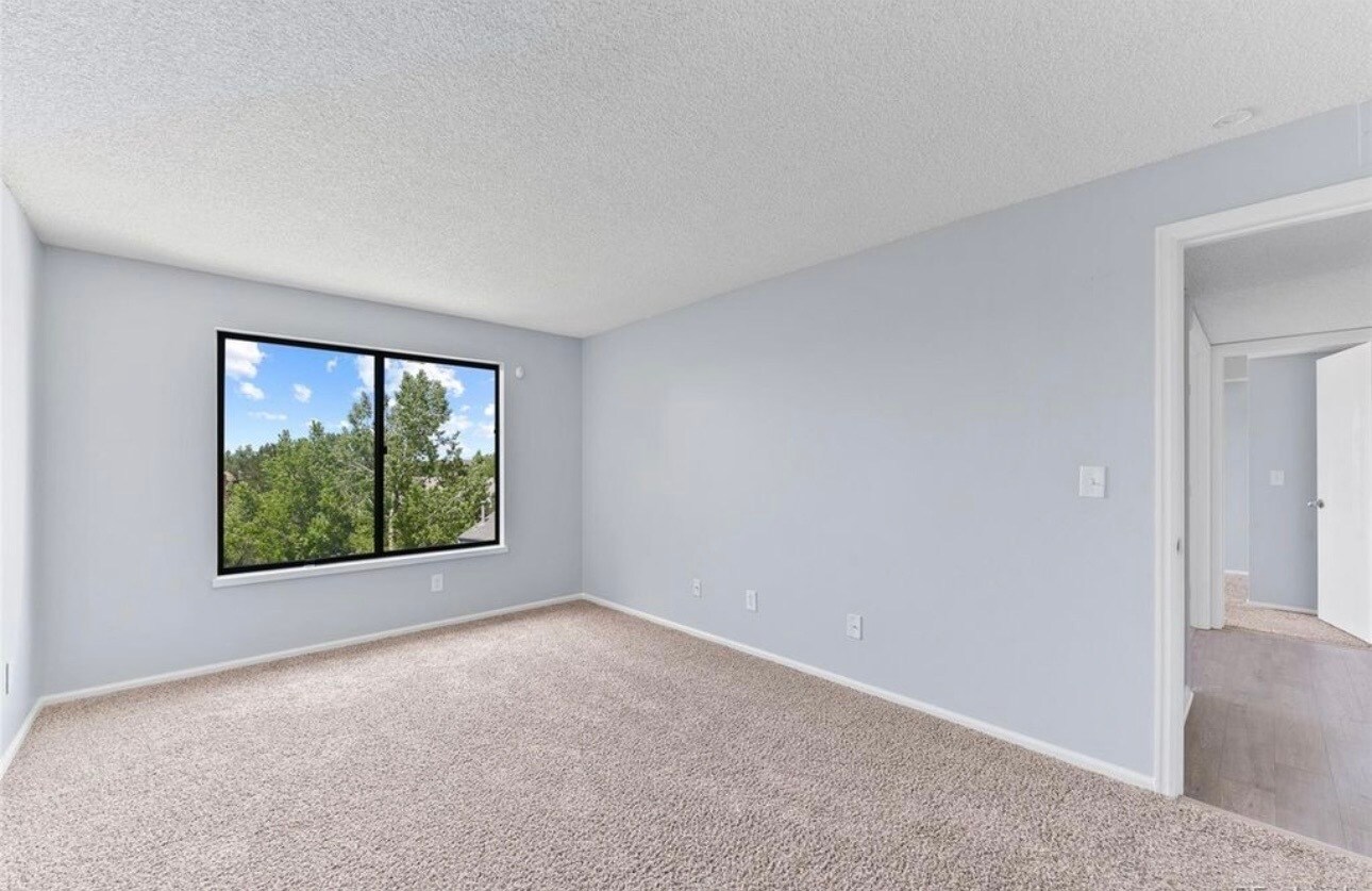 Building Photo - 15911 E Dakota Pl