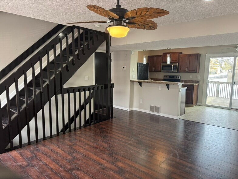 Building Photo - 5161 Singleton Dr