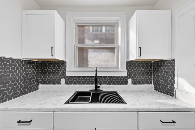 Building Photo - 16890 Stoepel St