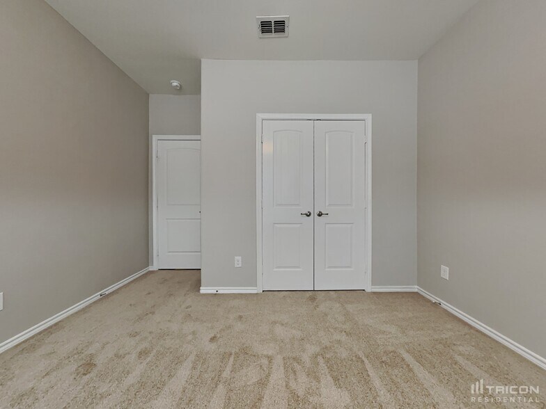 Building Photo - 2933 Saddle Creek Dr