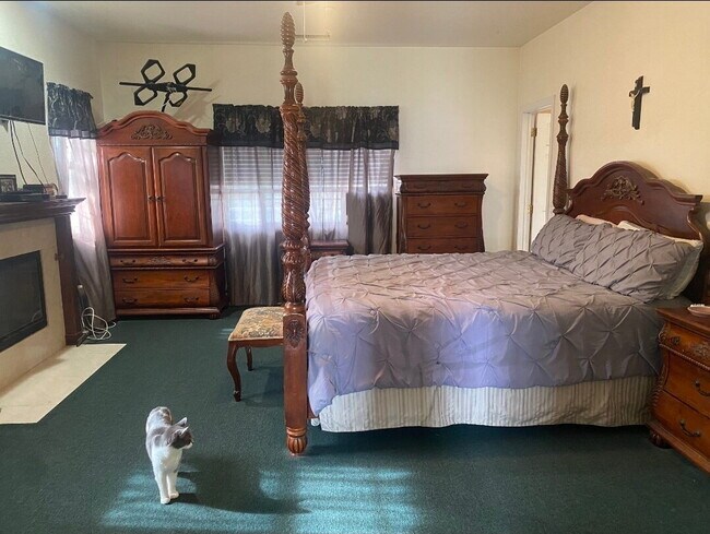 Building Photo - "Modern 5-Bedroom Sanctuary with 3 Baths and 4,353 Sq Ft of Comfort in San Bernardino!"