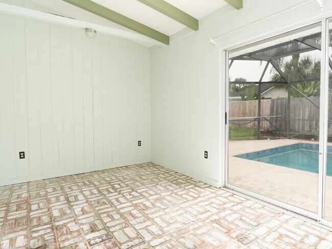 Building Photo - Spacious 5-Bed, 4-Bath Sarasota Home with ...