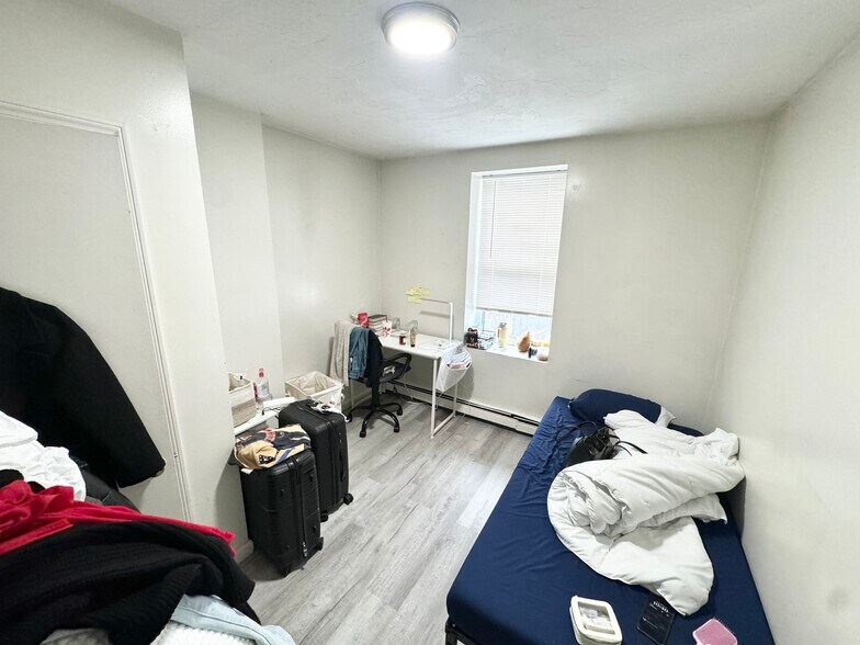 Building Photo - 82 Hammond St