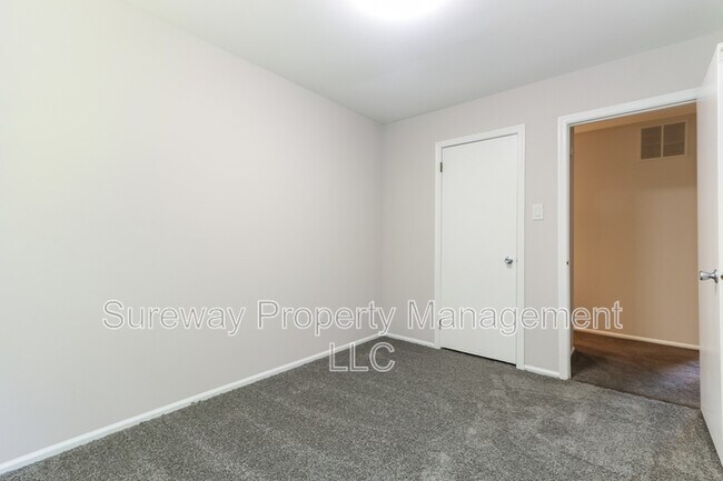 Building Photo - 166 Camber Ln