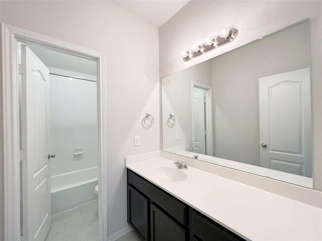 Building Photo - 15502 Islandview Ln