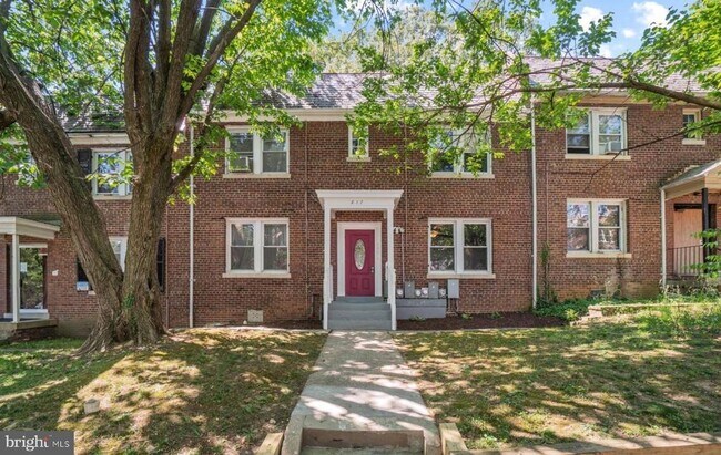 Primary Photo - 217 Adams St NE