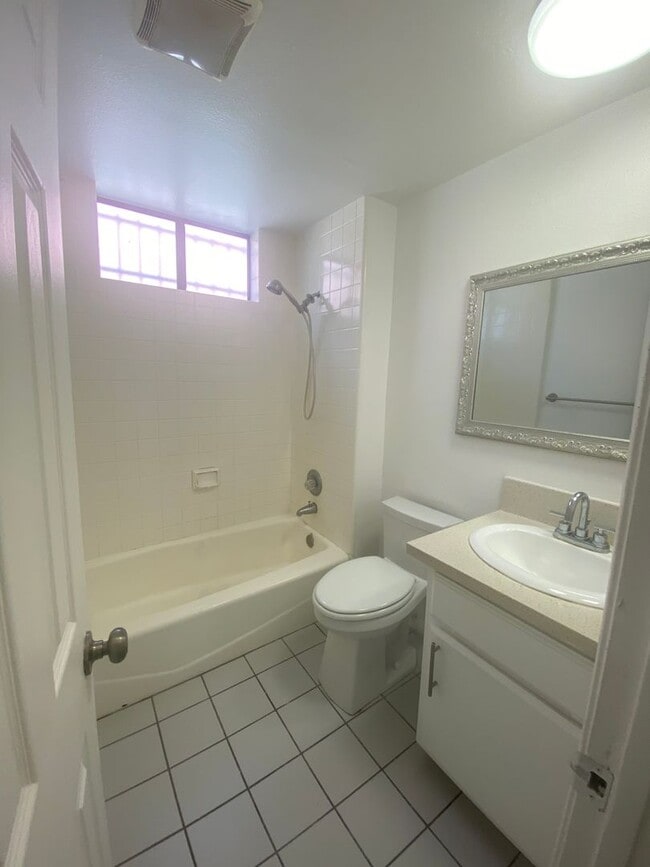 Interior Photo - 1325