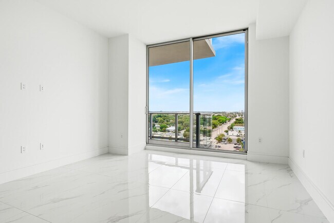 Building Photo - 220 Lake Shore Dr