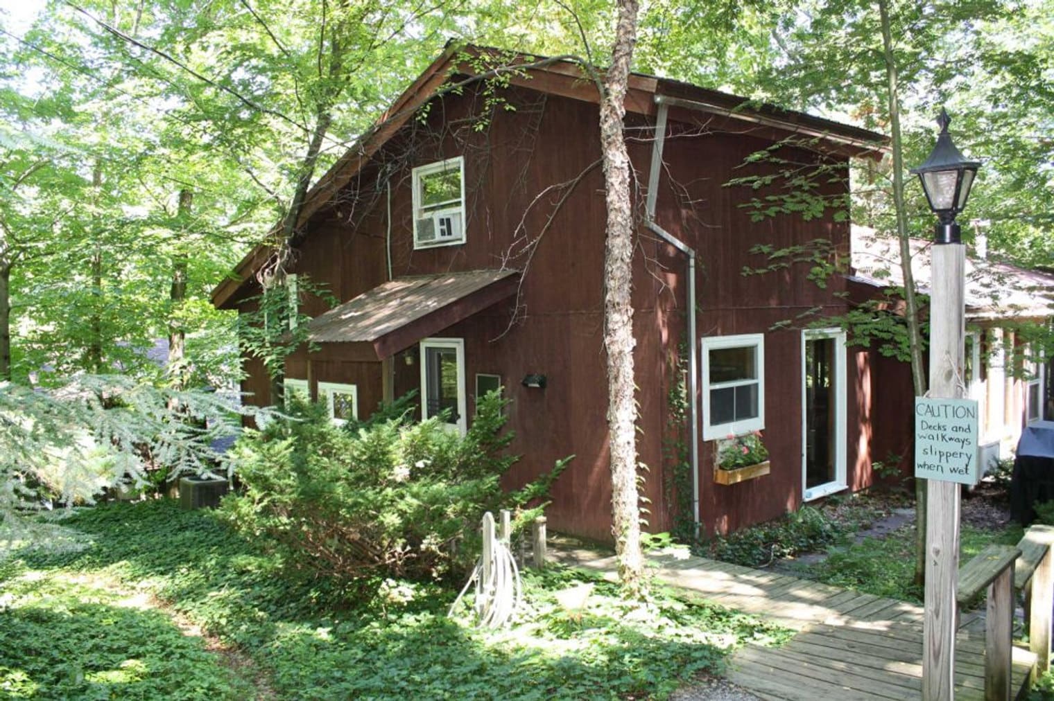 Building Photo - 4168 Lake Shore Dr