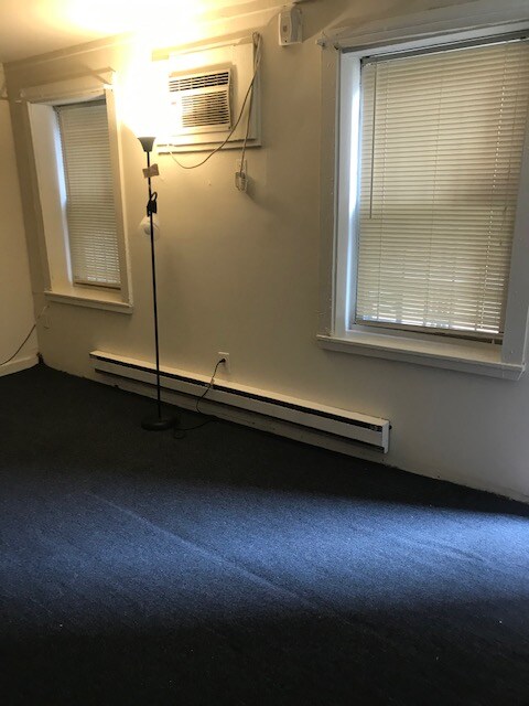 Primary Photo - 2044 Moravian St