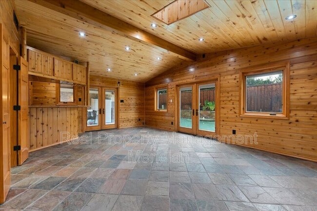 Building Photo - 20 Timberline Dr