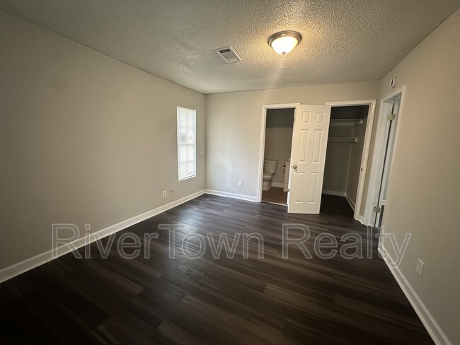 Building Photo - 677 Buntyn St