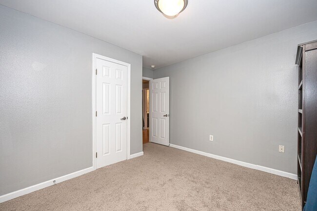 Building Photo - Harbor Landing rental with boat slip, great amenities, and a gated waterfront community lifestyle.