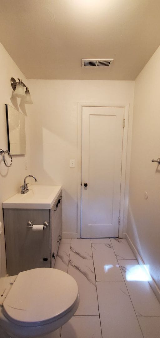 Building Photo - 2 bedroom 1 bath home in Lockwood!