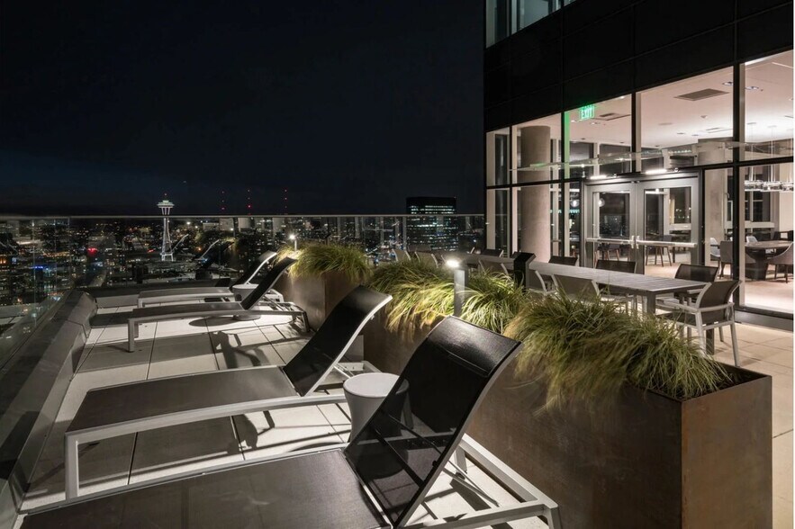 Building Photo - 1600 2nd Ave