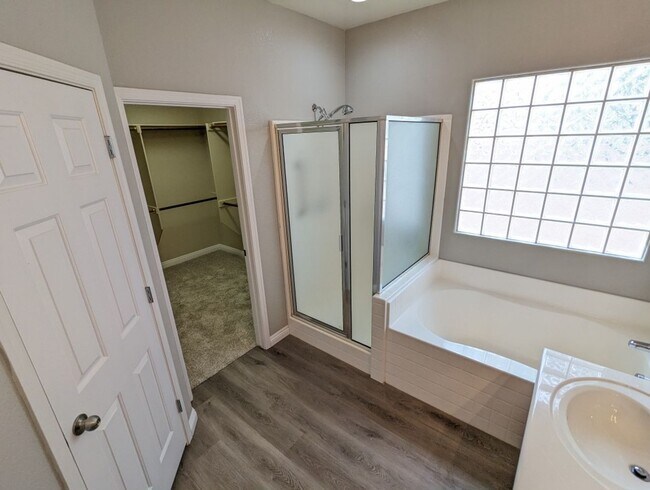 Building Photo - 2782 Lochleven Way