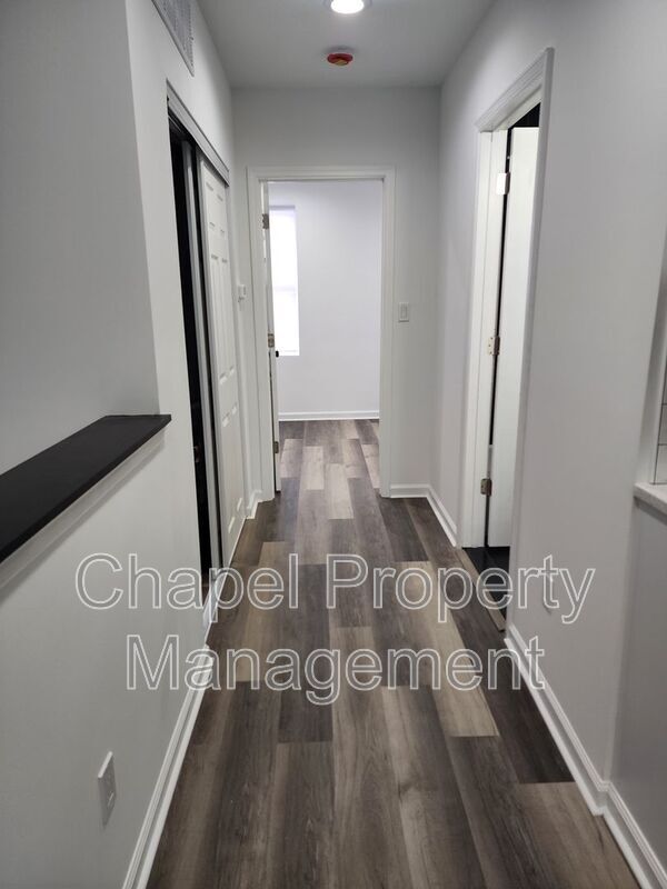 Building Photo - 5012 W Stiles St